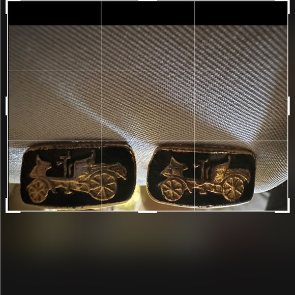 Luxor vintage black and gold unique cuff links. Antique car embossed in gold. - Picture 8 of 8